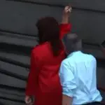 cristina kirchner mostra dedo