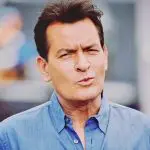 Ator Charlie Sheen é atacado por vizinha nos EUA