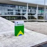 Réplicas da Constituição em frente às sedes dos Três Poderes, simbolizando o papel da carta Magna na defesa da Democracia | Foto: Rubens Gallerani Filho/Audiovisual/PR