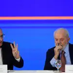 Governo anuncia nova política industrial com R$ 300 bilhões de subsídios públicos para empresas DF - NOVA INDÚSTRIA BRASIL/LANÇAMENTO/LULA/ALCKMIN - POLÍTICA - O presidente da República, Luiz Inácio Lula da Silva (PT), ao lado do vice Geraldo Alckmin (PSB), durante a reunião com os membros do Conselho Nacional de Desenvolvimento Industrial (CNDI), em Brasília (DF), nesta segunda-feira, 22 de janeiro de 2024. O governo lança a nova política industrial do País, chamada "Nova Indústria Brasil". De acordo com o governo, a nova política industrial, que irá nortear esforços para o desenvolvimento nacional até 2033, terá R$ 300 bilhões disponíveis para financiamentos até 2026. 22/01/2024 - Foto: ANDRE VIOLATTI/ATO PRESS/ESTADÃO CONTEÚDO