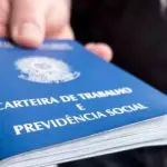 Carteira de trabalho - Geração de empregos com carteira assinada cai 26,3% em 2023, mostra Caged