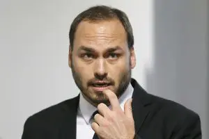Carlos Bolsonaro foi alvo na manhã desta segunda-feira, 29, da Operação Vigilância Aproximada | Foto: Reprodução/Twitter/X
