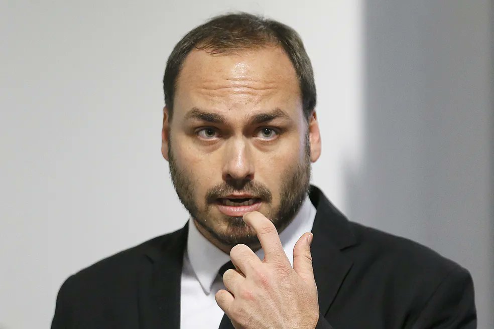 Carlos Bolsonaro conversou com PSD para alinhar candidatura ao Senado, diz Jorge Seif