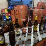 Cerveja | O esquema envolvia a troca de rótulos e tampinhas de produtos mais baratos por outros que copiavam marcas mais conhecidas | Foto: Divulgação/Polícia Civil