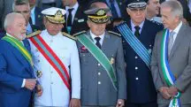 Lula | Presidente Luiz Inácio Lula da Silva, acompanhado dos comandastes das forças militares e do ministro da Defesa, José Múcio Monteiro | Foto: Divulgação/Agência Brasil
