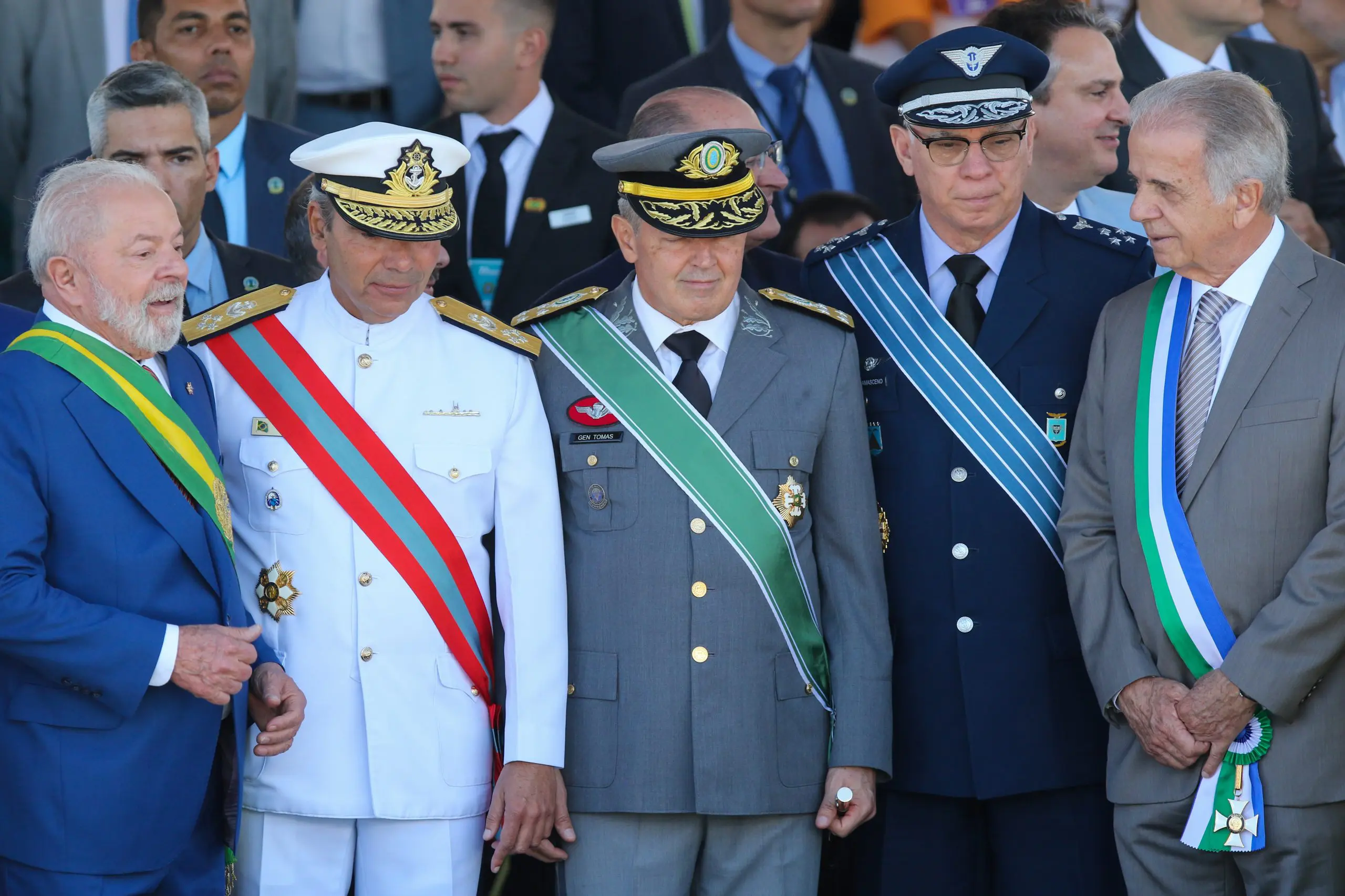 Lula | Presidente Luiz Inácio Lula da Silva, acompanhado dos comandastes das forças militares e do ministro da Defesa, José Múcio Monteiro | Foto: Divulgação/Agência Brasil