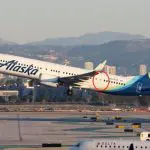porta de avião abre em pleno voo