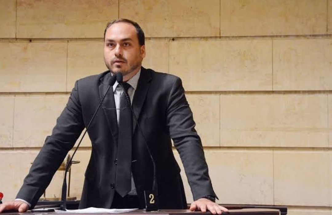 Carlos diz que Flávio é ‘única voz’ contra o tarifaço
