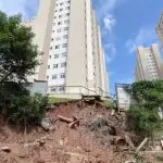 temporal sp - Autoridades interditaram duas residências próximas ao local do desabamento | Foto: Reprodução/CNN
