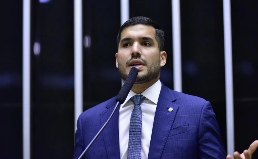 pf intimida andré fernandes