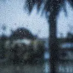 previsão do tempo domingo alertas tempestade chuvas intensas