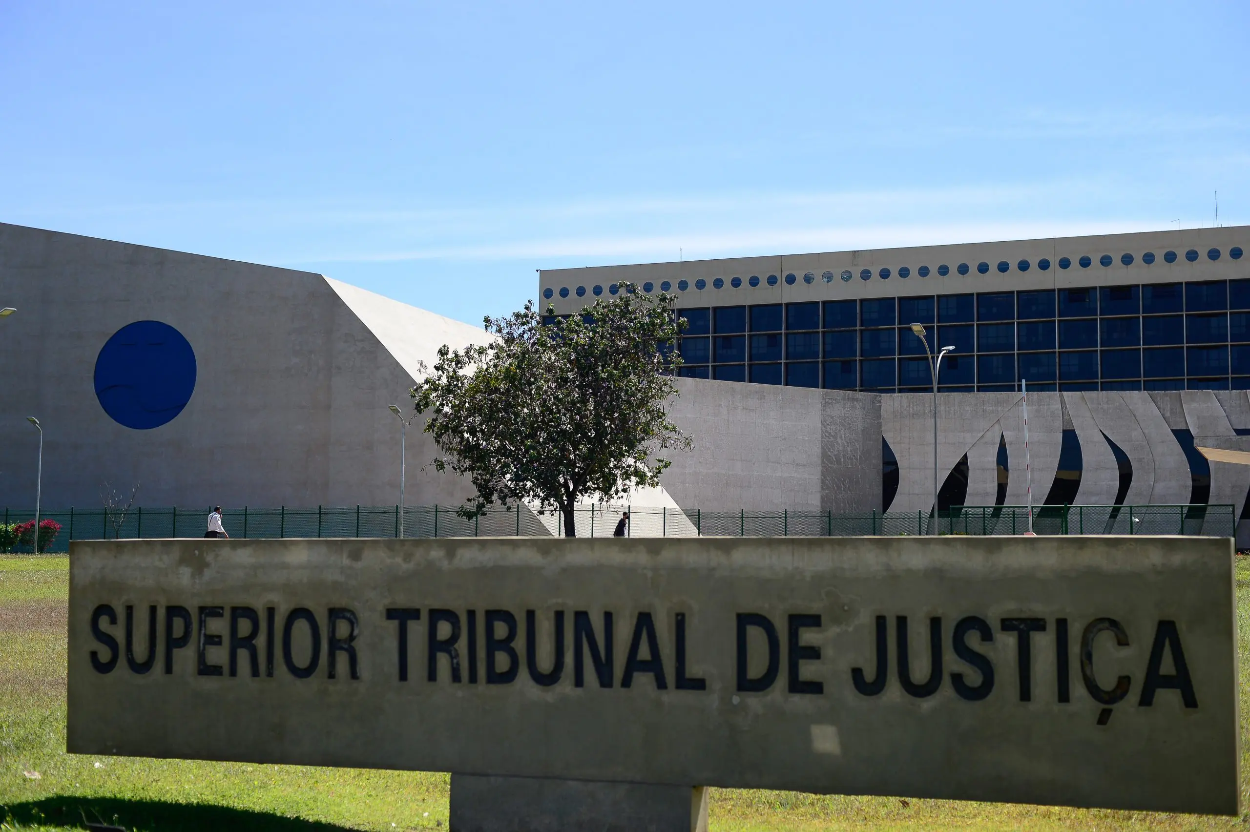 Cannabis; Fachada do Superior Tribunal de Justiça (STJ); Lobista