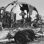 acidente aéreo colisão | Os destroços de uma das aeronaves | Foto: Reprodução/Arquivos Nacionais Holandeses/Wikimedia Commons