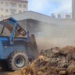agricultores frança - Com 300 tratores, os manifestantes jogaram uma mistura líquida com esterco que entupiu bueiros e se infiltrou nos escritórios dos prédios | Foto: Reprodução/Redes sociais