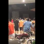 PM | As imagens mostram que o policial e um grupo de pessoas se estranham e trocam empurrões | Foto: Reprodução/Redes sociais