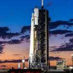 O foguete Falcon 9, antes do lançamento na Flórida | Foto: Divulgação/ SpaceX