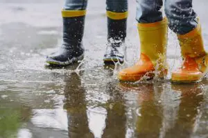 O Inmet prevê que entre esta segunda-feira 5 e o dia 12 são esperados grandes acumulados de chuva que devem atingir áreas das regiões Norte, Centro-Oeste e Sudeste | Foto: Reprodução/Freepik