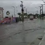 Imagem registra alagamento numa rua do Maranhão, como consequência da chuva