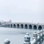 Neve em lago de Pequim