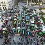 Multidão de agricultores protesta nas ruas da Grécia, contra as políticas ambientalistas da União Europeia