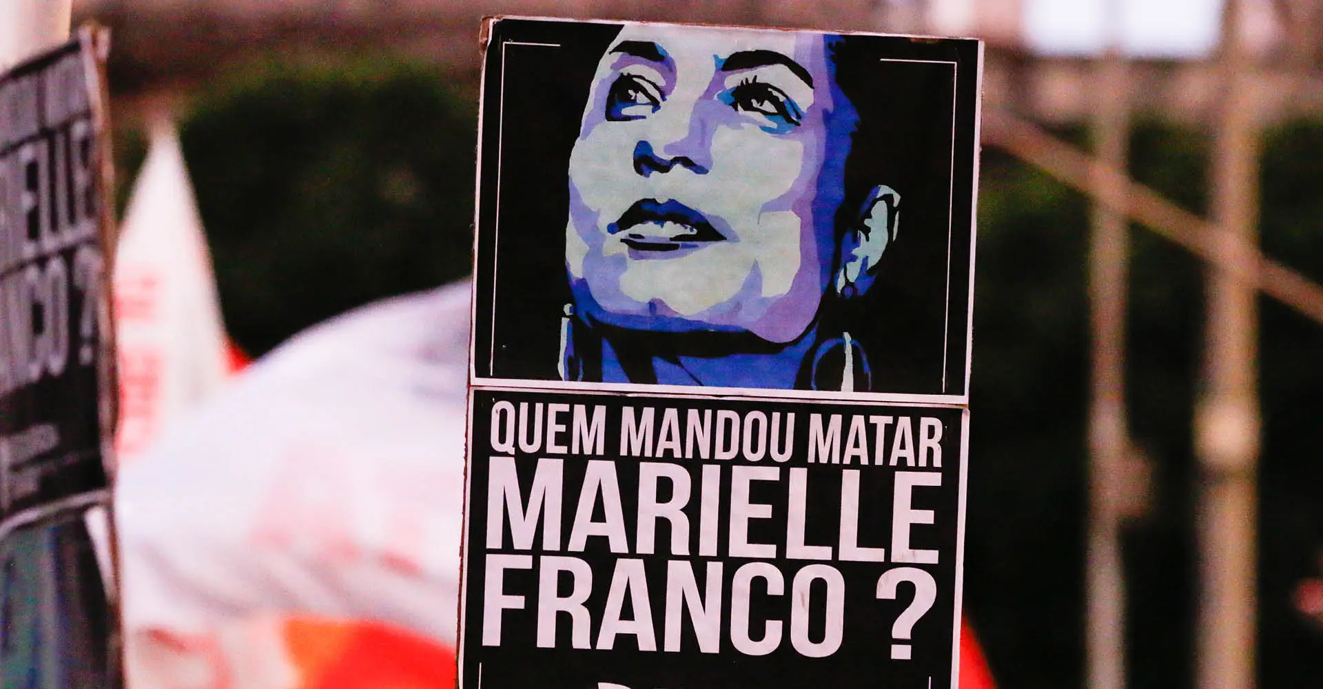 Cartaz com a imagem de Marielle Franco, exibido durante ato público organizado por sindicatos e partidos de esquerda contra a reforma da Previdência, no Rio de Janeiro (22/3/2019) | Foto: André MA/Shutterstock