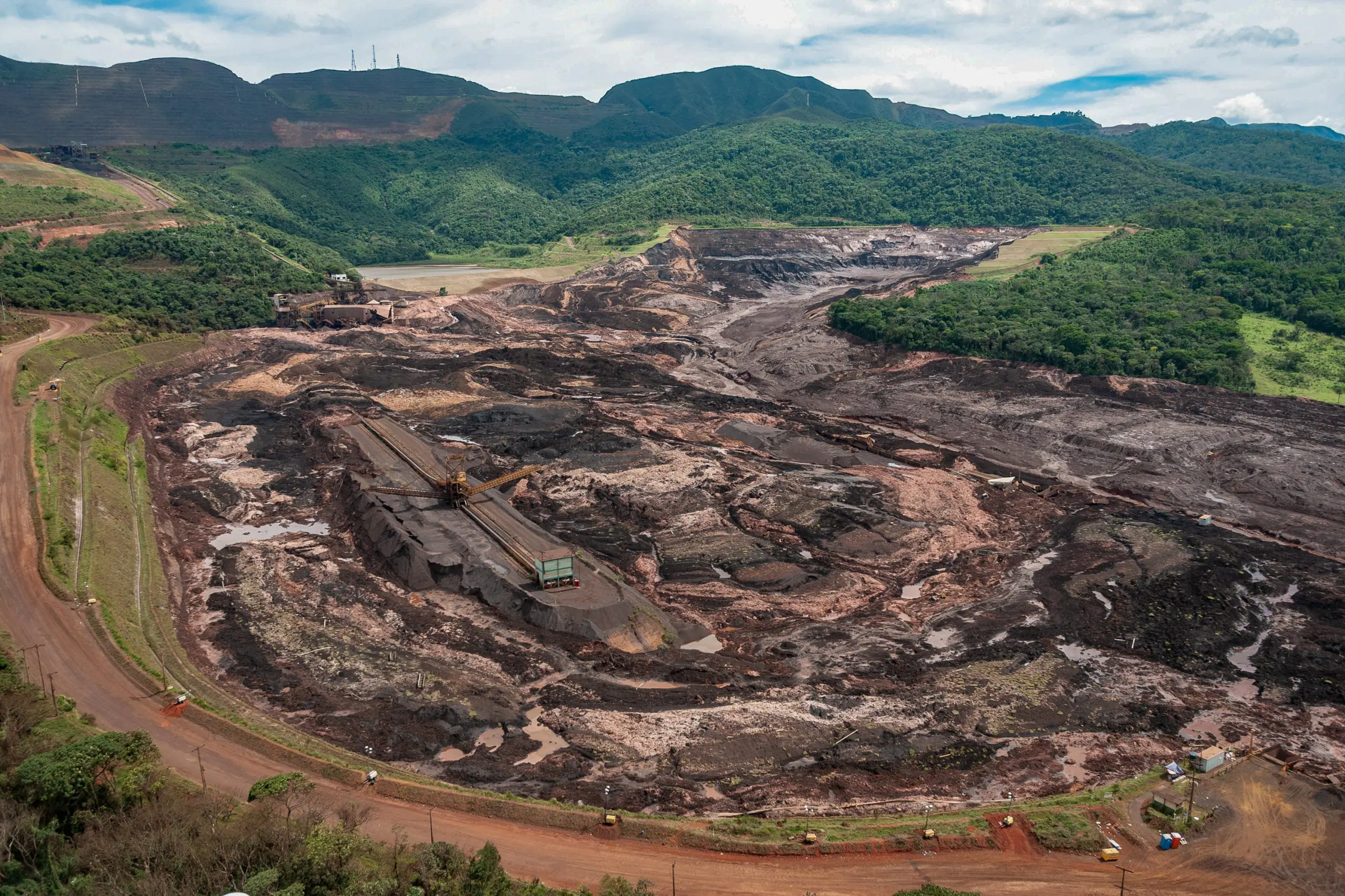 O resultado da catástrofe ambiental provocada pelo rompimento de barragem da mineradora Vale em Brumadinho (MG) | Vinícius Mendonça/Ibama
