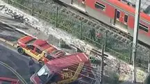 Corpo de Bombeiros socorrem vigilante atropelado por trem da CPTM