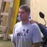 Ronnie Lessa sendo levado pela polícia