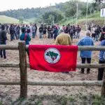 Militantes do MST celebram invasão de terra | Foto: Reprodução/Agência Brasil - invasão zero - invasões de terras