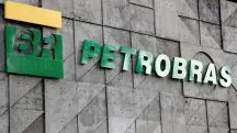 A fachada da Petrobras, com parede cinza e letreito verde e amarelo