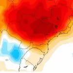 Mapa que identifica as regiões de calor em março. As cores quentes (vermelha e laranja) mostram mais intensidade no calor