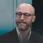 jornalista e escritor britânico Jake Wallis Simons