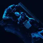 Imagem do filme Titanic, em que a atriz Kate Winslet se agarra para livrar da morte a personagem Rose | Foto: Reprodução/Redes sociais