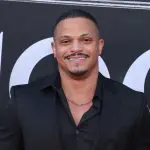 Foto de Beau DeMayo, ex-roteirista da Disney