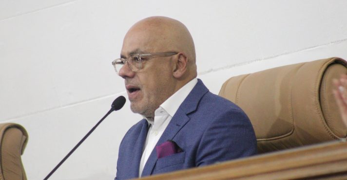 O presidente da Assembleia Nacional (AN), deputado Jorge Rodríguez, propôs o artigo contra 'traidores da pátria' à Comissão Permanente de Política Interna | Foto: Reprodução/Assembleia Nacional da Venezuela