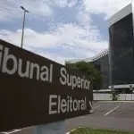 O TSE aumentou o esquema de segurança para acessar o prédio do tribunal neste domingo