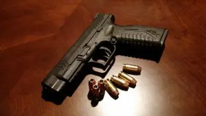 arma; violência