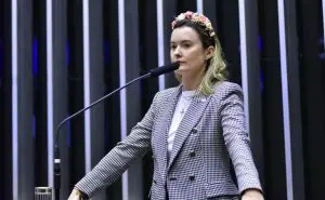 A deputada federal Júlia Zanatta, do Partido Liberal de Santa Catarina, durante discurso no plenário da Câmara
