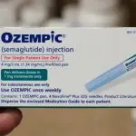 Demonstração de uma embalagem de Ozempic, medicamento que era roubado pela quadrilha.