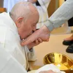 Com problemas de mobilidade, o papa Francisco realizou a cerimônia em uma cadeira de rodas | Foto: Divulgação/Vatican News