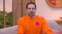 Foto do apresentador Paulo Mathias nos estúdios do SBT