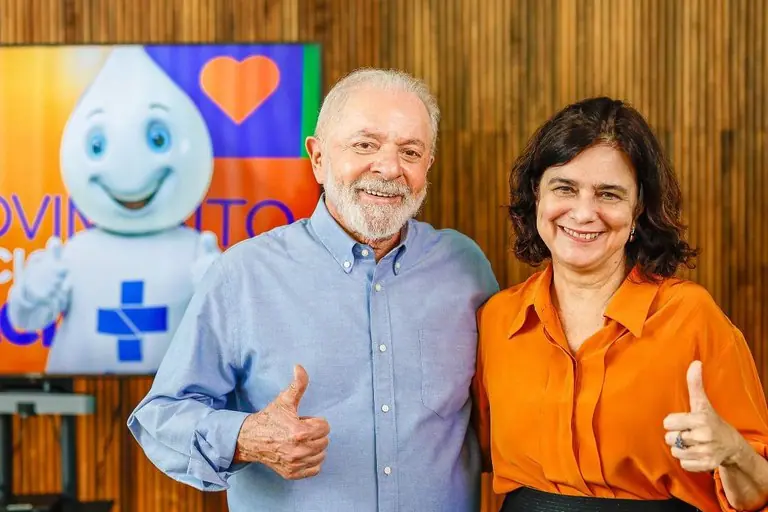 presidente lula e ministra da saúde nísia trindade