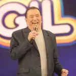 Foto do apresentador Raul Gil nos estúdios do SBT