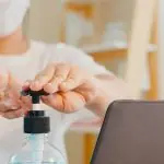 Com a determinação da Anvisa, o álcool gel deve ganhar mais espaço | Foto: Reprodução/Freepik