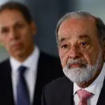 O bilionário mexicano Carlos Slim, depois de uma reunião com o presidente do Brasil, Luiz Inácio Lula da Silva, no Palácio do Planalto, em Brasília - 19/4/2024 | Foto: Ueslei Marcelino/Reuters