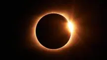 O eclipse solar ocorre quando a Lua se posiciona entre a Terra e o Sol, de modo a bloquear os raios solares | Foto: Jongsun Lee/Unsplash