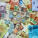 O FMI ressalta que o crescimento do Produto Interno Bruto (PIB) brasileiro deve desacelerar, influenciado pela consolidação fiscal, pelo aumento das taxas de juros e pela menor contribuição do setor agropecuário | Foto: Reprodução/PXHere