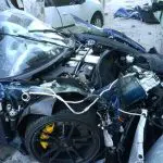 Em virtude da colisão, a Porsche ficou parcialmente destruída | Foto: Divulgação/Polícia Civil