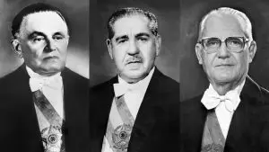Humberto Castelo Branco (à esquerda do leitor), Artur da Costa e Silva e Ernesto Geisel (à direita do leitor) | Foto: Reprodução/Wikimedia Commons