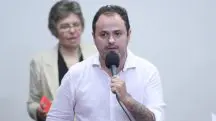 Deputado do Psol, Glauber Braga discursou durante mobilização dos servidores técnico-administrativos de universidades federais e de institutos federais por reajuste salarial | Bruno Spada/Câmara dos Deputados
